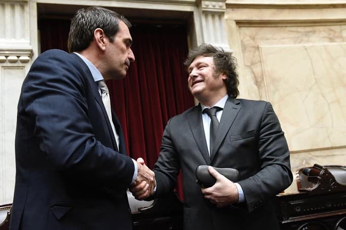 Milei and the End of Currency Controls: Blue Dollar Falls to $1,415 and the Gap Vanishes in 2026