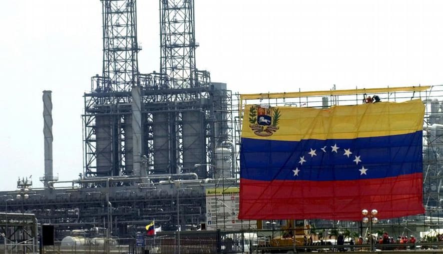 Petróleo crudo 130 dólares Polymarket abril 2026: el mercado da 51% de probabilidad