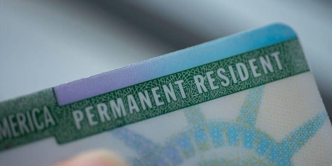 Trump Green Card Departure Rule: What Prediction Markets Say About Migrant Exits and LATAM Remittances